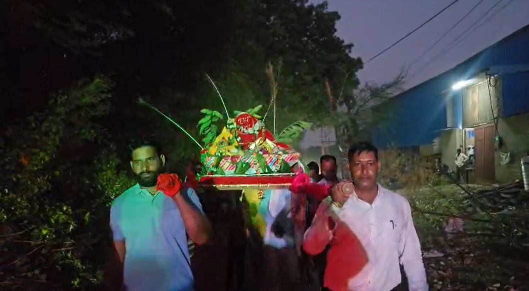 जल झूलनी ग्यारस पर श्री लक्ष्मी नाथ जी वह बांकेश्वर महाराज  से भावसागर बाध स्नान करवाते हुए श्री कृष्णा भगवान को एक झांकी ग्राम आकेड़ा डूंगर