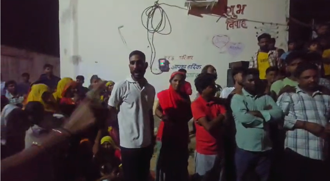 जयपुर से राजधानी के नजदीक वार्ड नंबर 150 में बिक रही खुले मे बिक रही अवैध शराब माफिया के  हौसले बुलंद